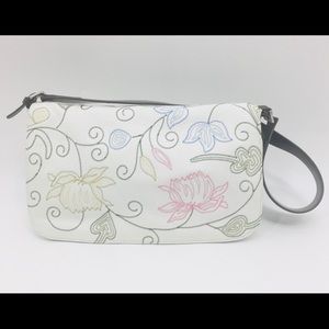Stone Mountain White Flap Shoulderbag Purse Flower